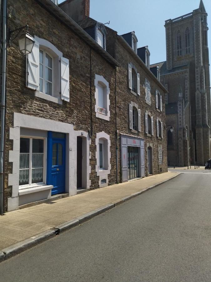 La Porte Bleue Cancale Bagian luar foto