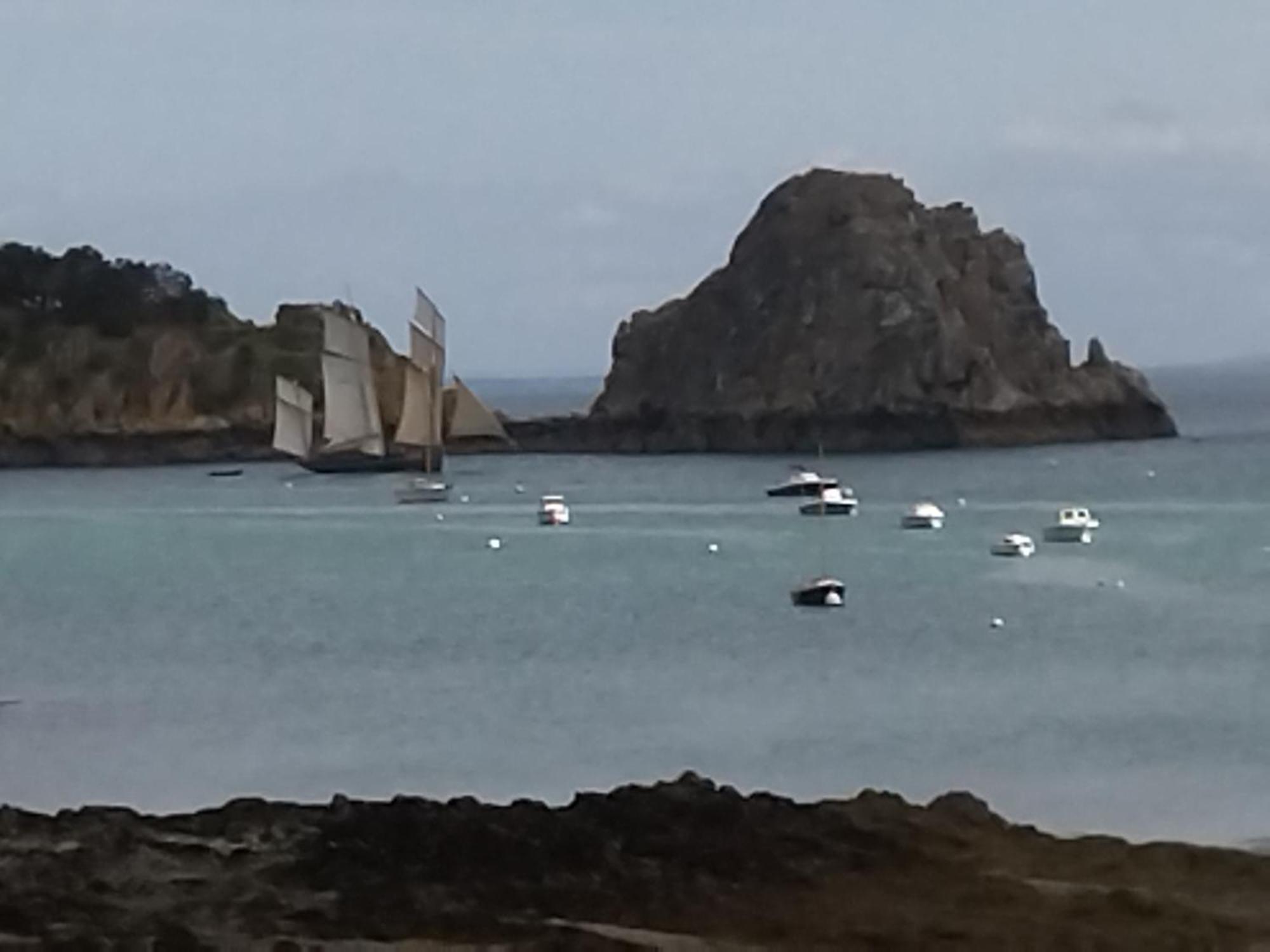 La Porte Bleue Cancale Bagian luar foto